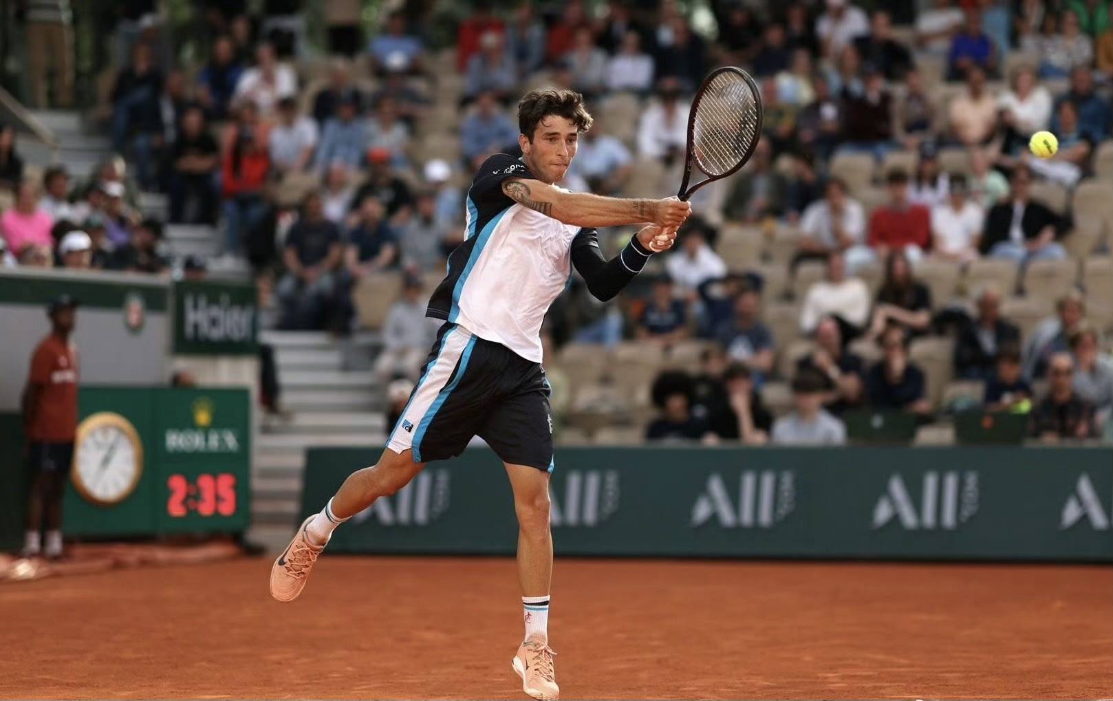 法国网球队绝杀日本网球队,西西帕斯制霸全场的简单介绍 法国网球队绝杀日本网球队,西西帕斯制霸全场的简单介绍