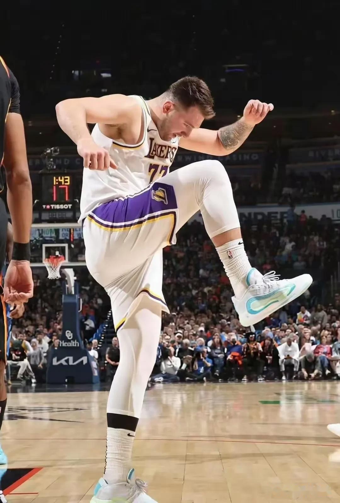 sport-湖人鏖战魔术，巴恩斯送出助攻